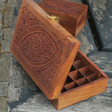Caixa de madeira talhada a mão para óleos essenciais - Atelier do Sabão
