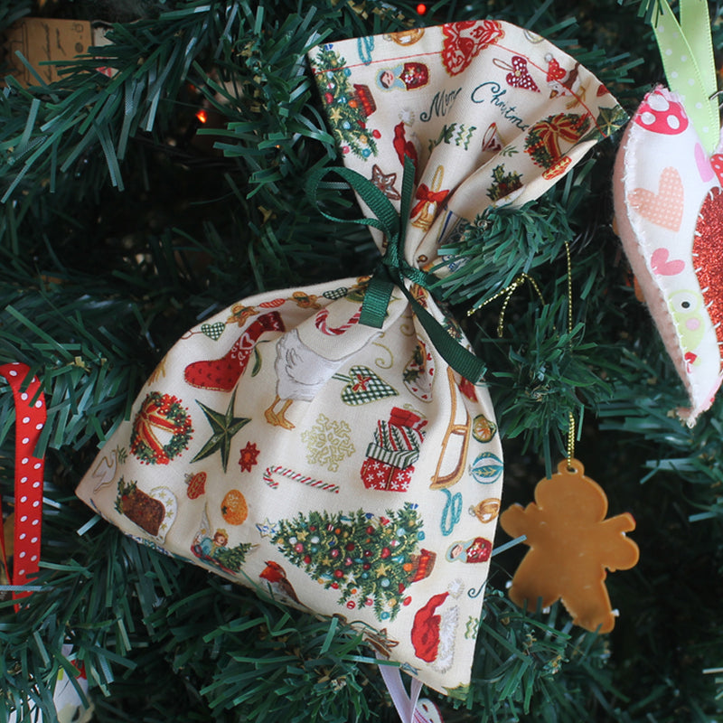 Embrulho de Natal em Tecido - Atelier do Sabão