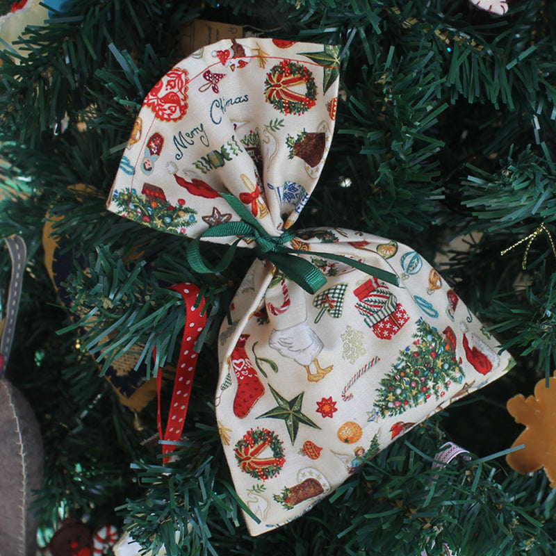 Embrulho de Natal em Tecido - Atelier do Sabão