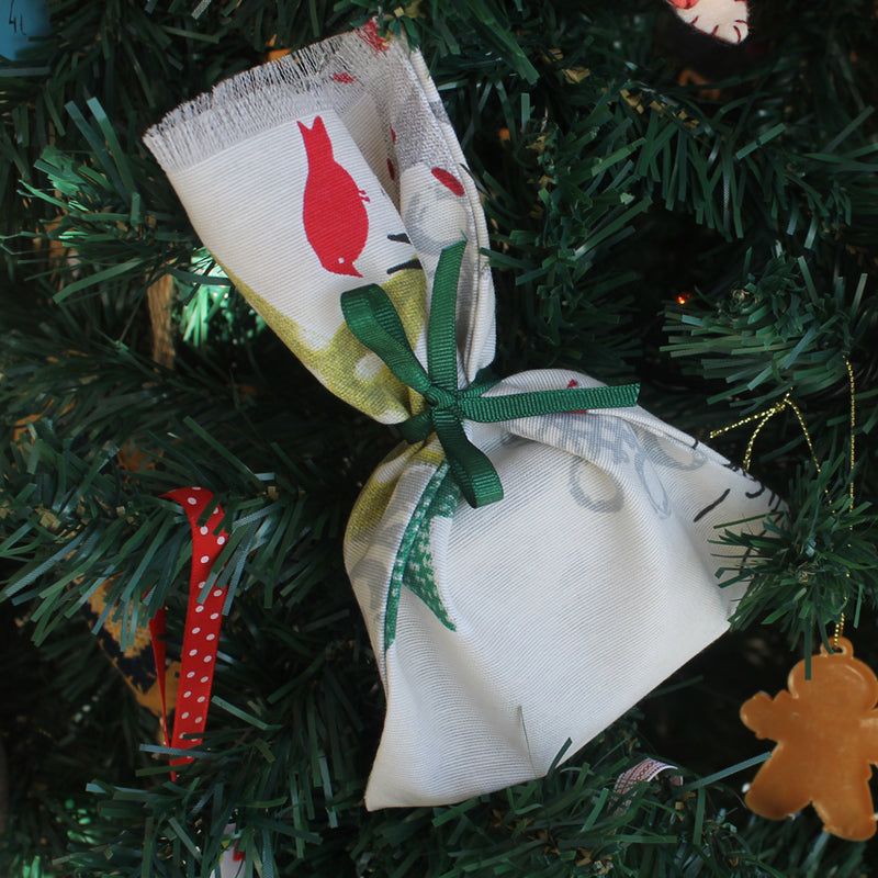 Embrulho de Natal em Tecido - Atelier do Sabão