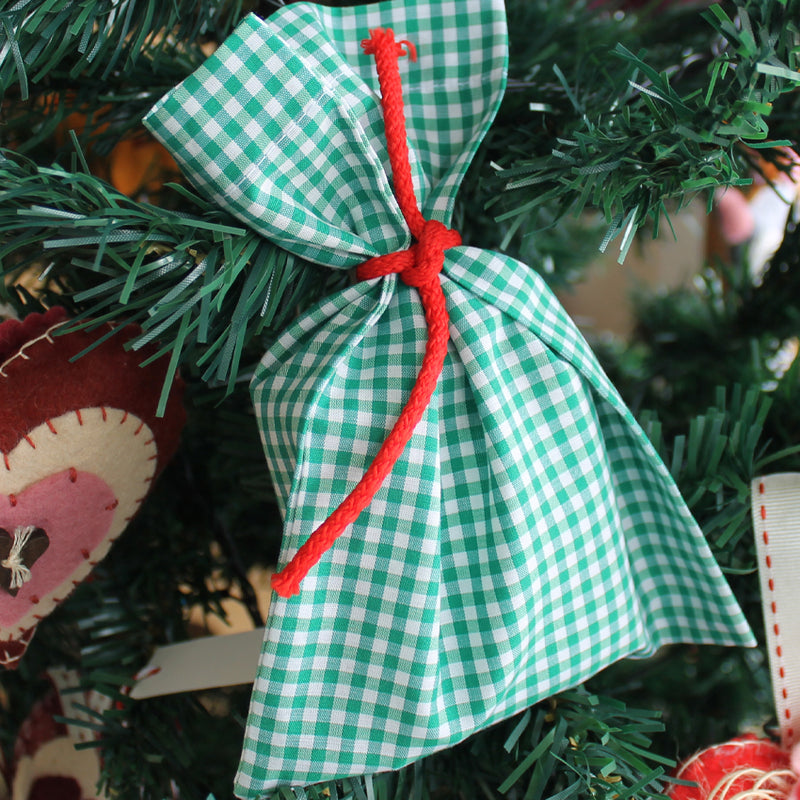 Embrulho de Natal em Tecido