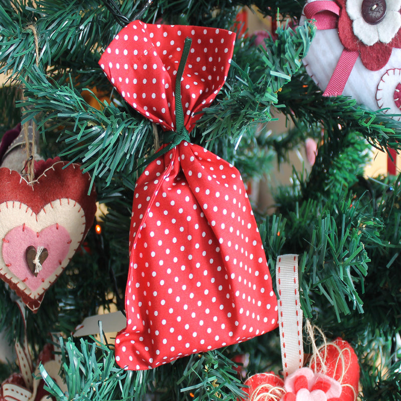 Saquinho em tecido - Especial de Natal - Atelier do Sabão